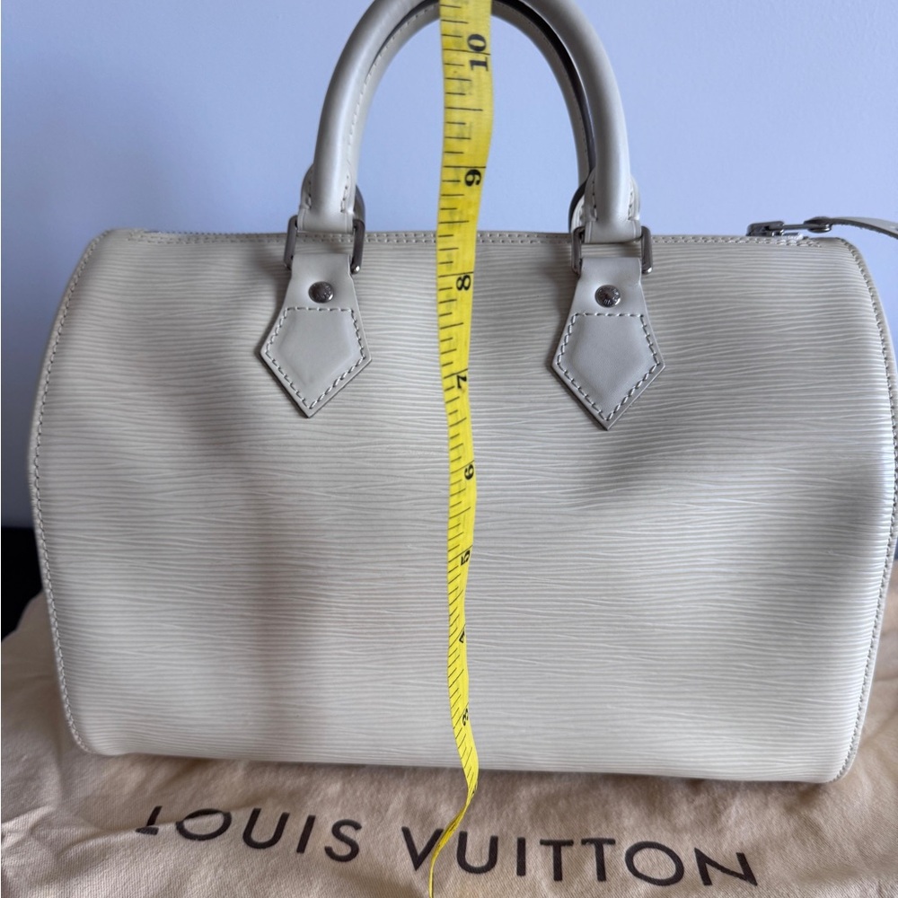 Authentic Louis Vuitton Speedy 25 White Epi Leather - Picture 15 of 16